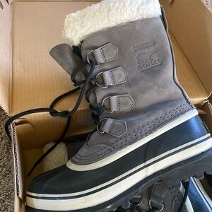 Sorel snow boots. Women’s size 7.5. Like new!